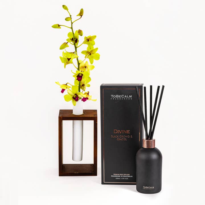 Guddommelig - Sort Orchid & Ingefær - Reed Diffuser for engroshandel hos To Be Calm