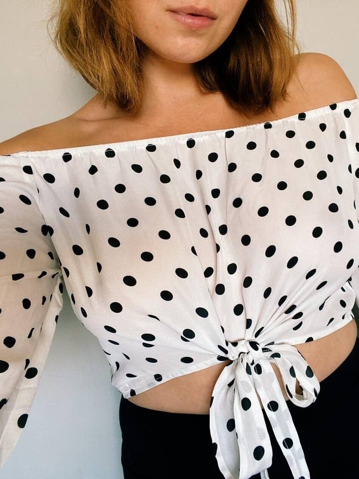 Felicity - Top til kvinder, hvid for engroshandel hos Madia & Matilda