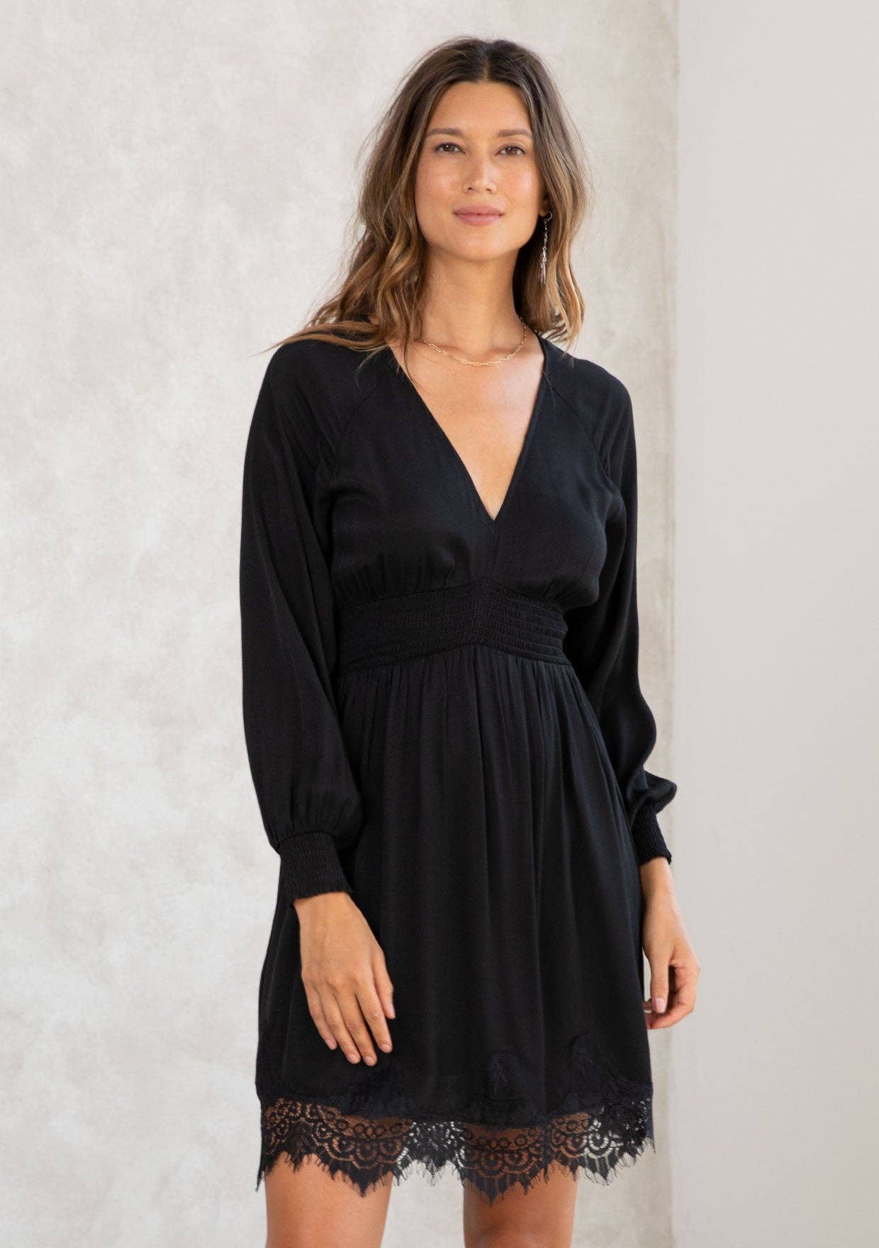 Lovestitch - Vente Robe – femme - Mini-robe à manches longues avec détails en dentelle pour les fêtes0