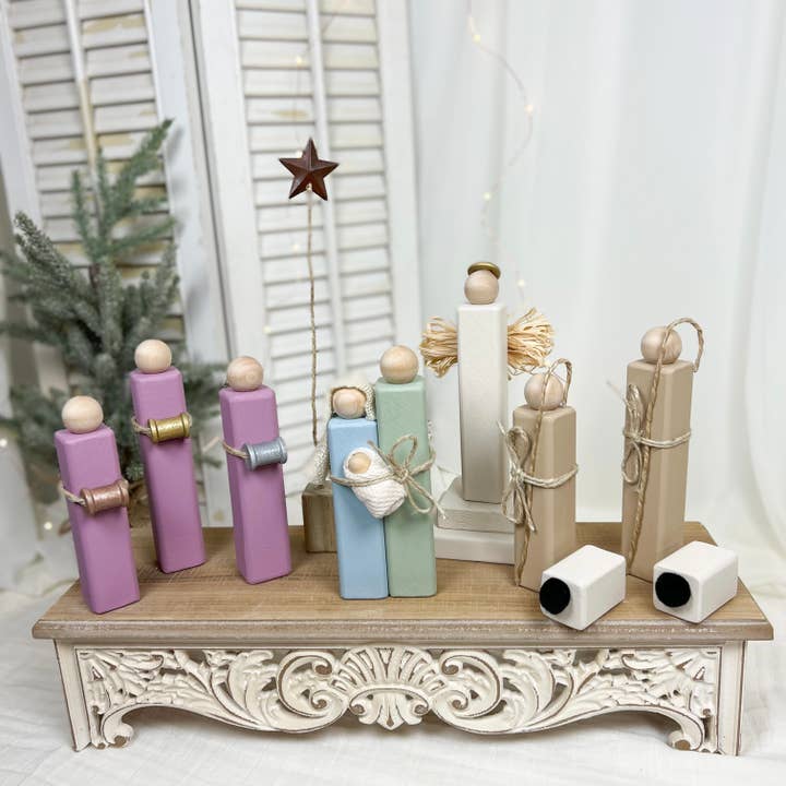 Handgjord julkrubba//pastell för wholesale av Rooted