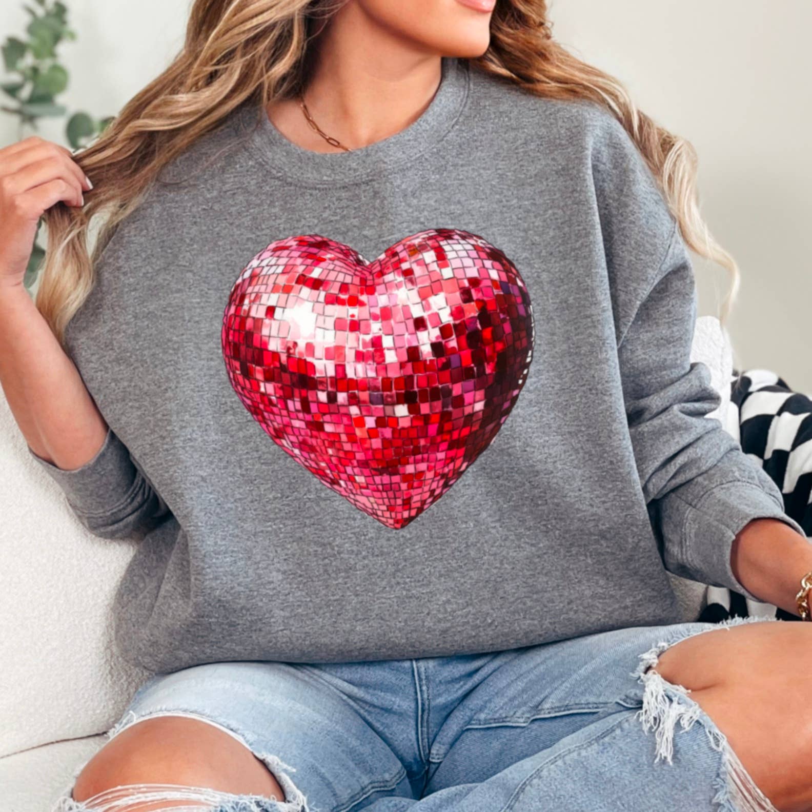 Shoppe SHC – Camisola gráfica - Mulher por atacado – Camisola com Bola de Espelhos em Forma de Coração | Camisola com Impressão em Serigrafia7