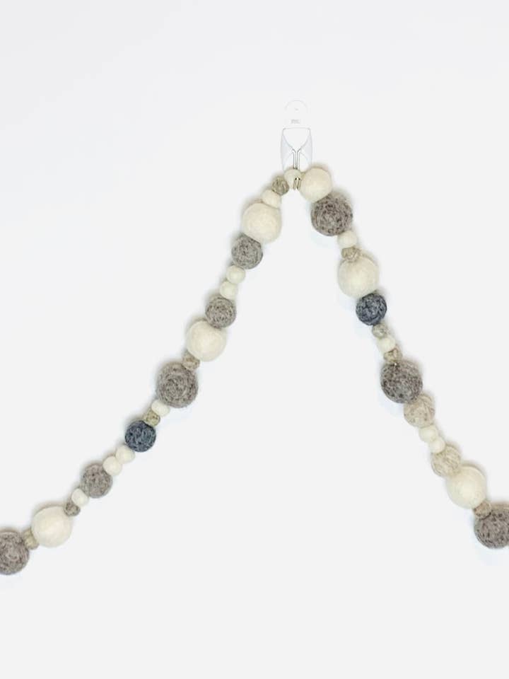 5ft Felt Pompom garland, gray/white for wholesale by Giftsland