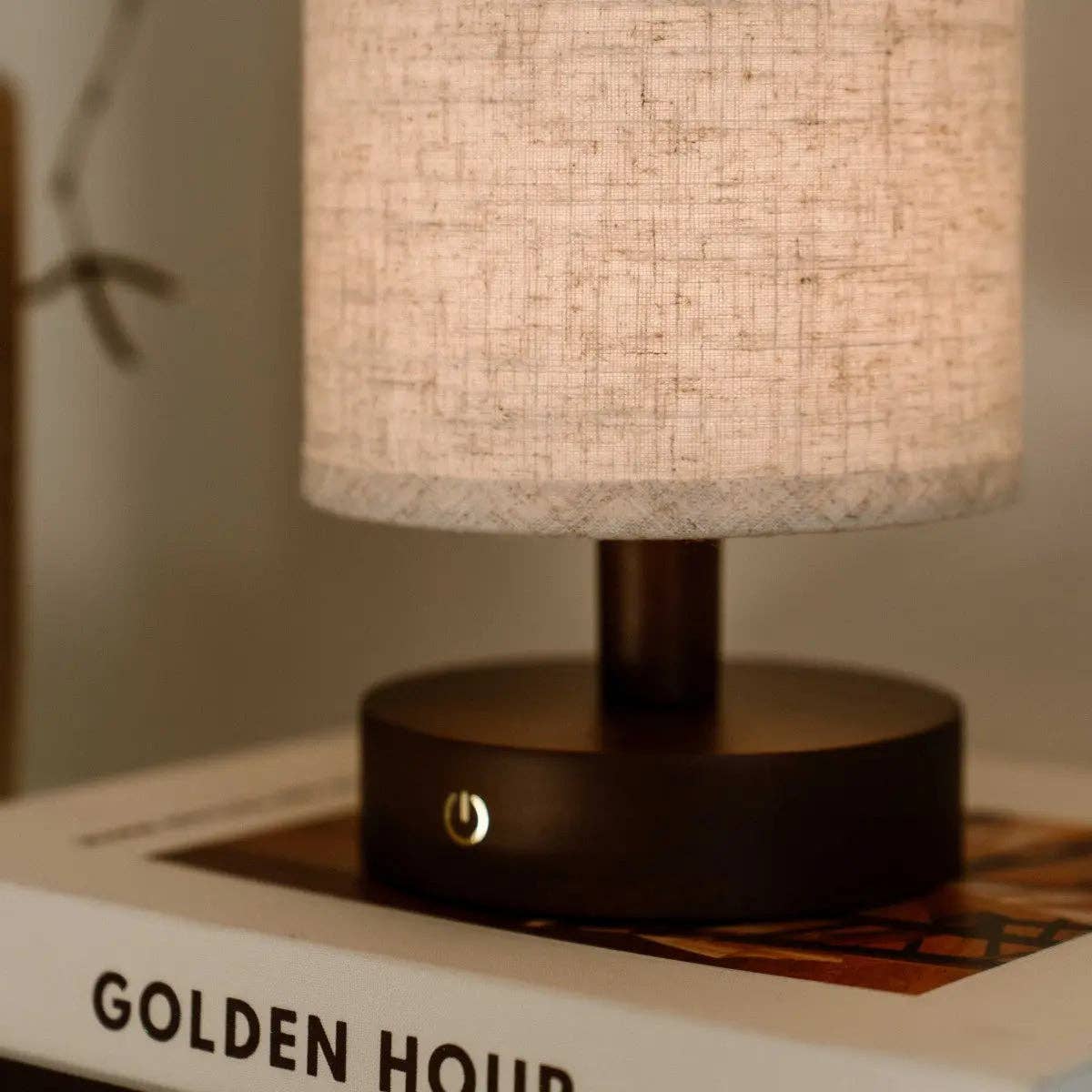 Tavellio - Vente Lampes d'appoint/de bureau - Lampe de table en bois sans fil Ben Dark Brown | Rechargeable, dimmable et jusqu'à 100 heures d'autonomie17