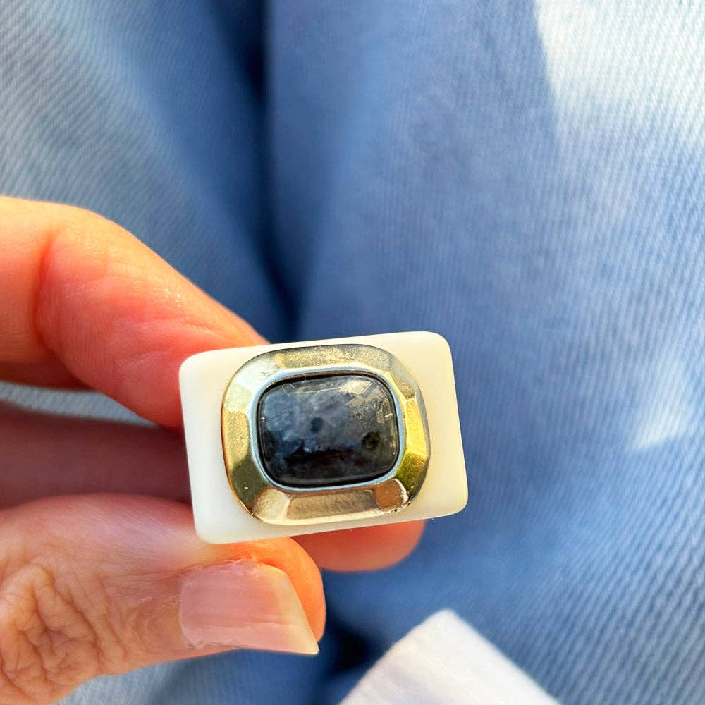 ÉMOLO - Vendita all'ingrosso Anelli cocktail/statement - Anello donna crema con labradorite4