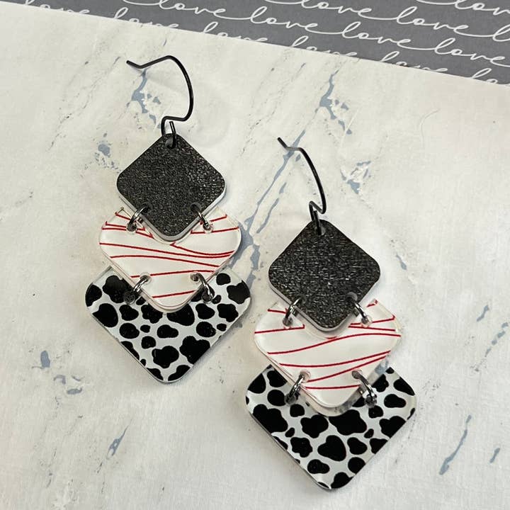 Køprint Trio Akryl Dingleøreringe for engroshandel hos Madelyn Louise Ink