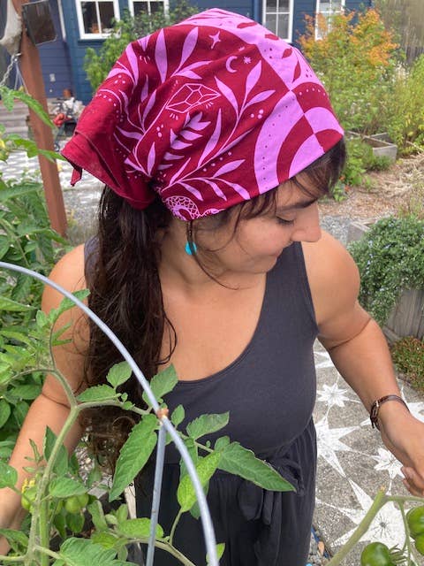 Pen+Pine – Großhandel Bandana – Damen – Witchy Bandana aus Baumwolle mit doppelseitigem Design, 56 cm x 56 cm11