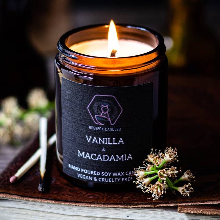 Sojakerze mit Duft nach warmer Vanille und Macadamianuss-Keks für den Großhandel von Rosefox Candles