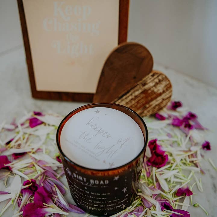 10 ounce Keeper af Lyset Candle for engroshandel hos Dirt Road Candle Co