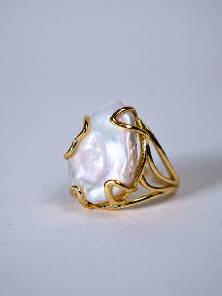 Anillo Abierto con Perla Barroca – Chapado en Oro de 18K for wholesale by PHOEBE´S