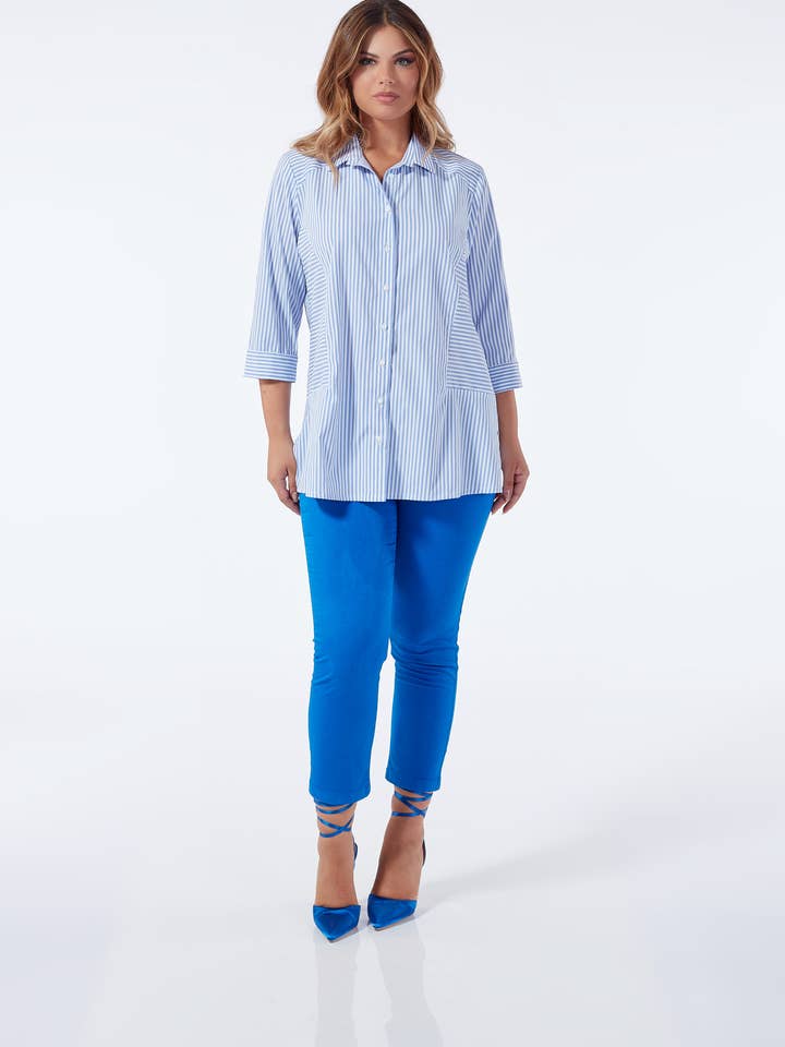 Camicia con collo e bottoncini tessuto comfort a righe per la vendita all'ingrosso da parte di Oltretempo