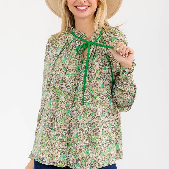 T22035- Haut à manches longues avec col à nouer et boutons à fleurs pour la vente par IWT Brands