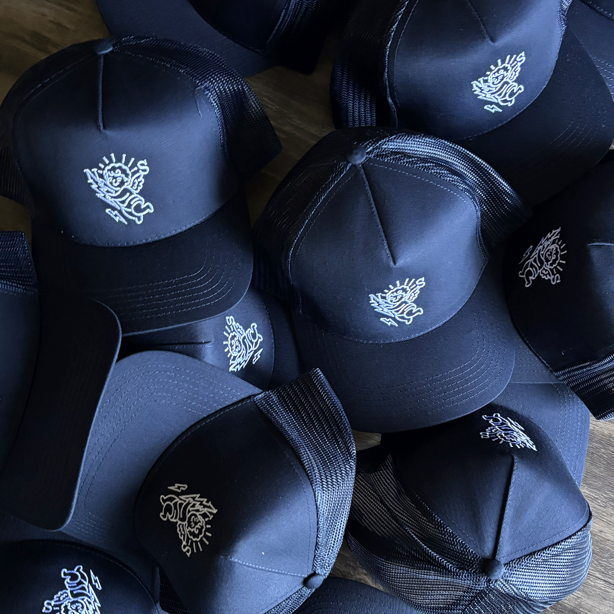 PAYRESPECTS - Vendita all'ingrosso Cappellino  da camionista - Unisex - Cappello Vintage Trucker Rosso Bianco e Boujee, Cappello del Quattro Luglio14