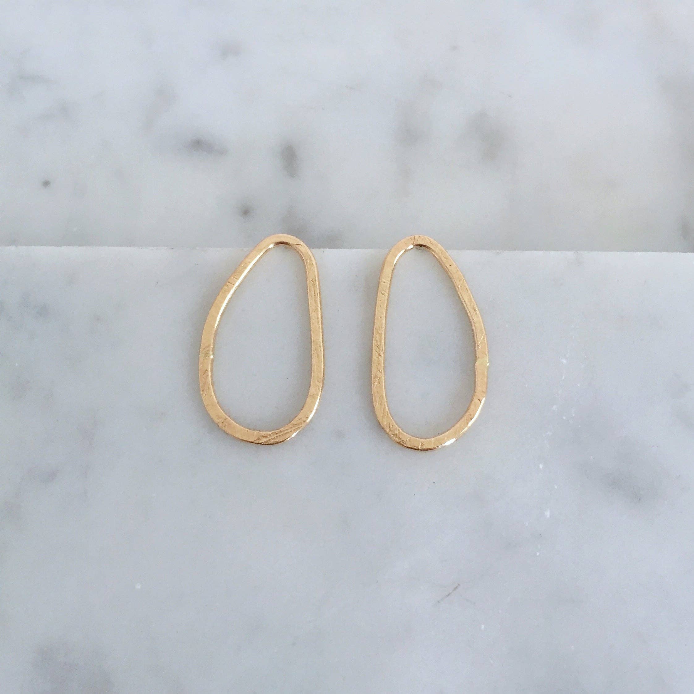 Shepherd’s Run Jewelry - Vendita all'ingrosso Orecchini a bottone - Borchie ovali organiche, riempimento in oro giallo 14k2