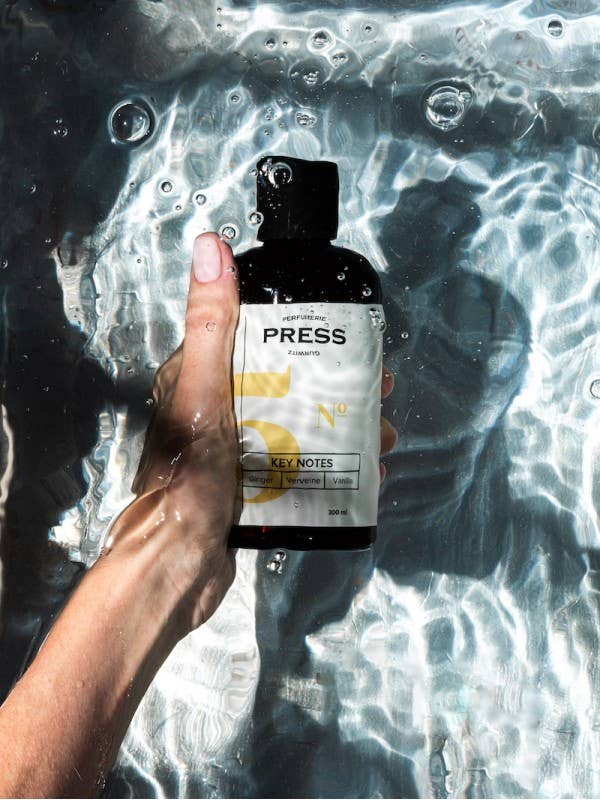 Fuktgivande schampo №5 Ingefära, Vanilj, Verviene för wholesale av Press Gurwitz Perfumerie