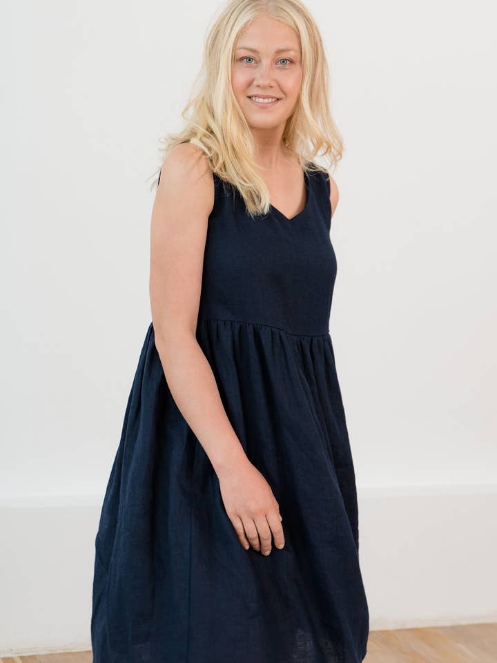 Vestido tipo bata de lino, vestido azul oscuro, vestido sin mangas, lino para venta al por mayor de LeMuse