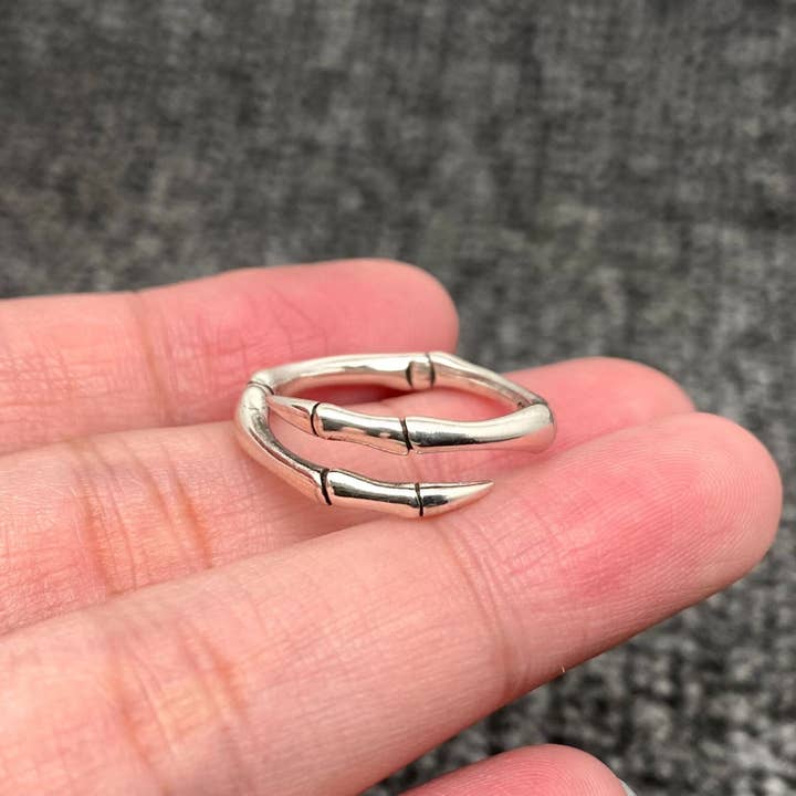 Creative Paw Adjustable Ring for wholesale by Mio Queena