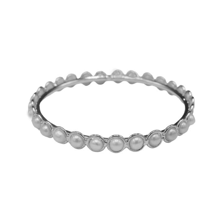 226-01-S | PULSEIRA COM BISEL PÉROLA EM PRATA por atacado de Girl With A Pearl