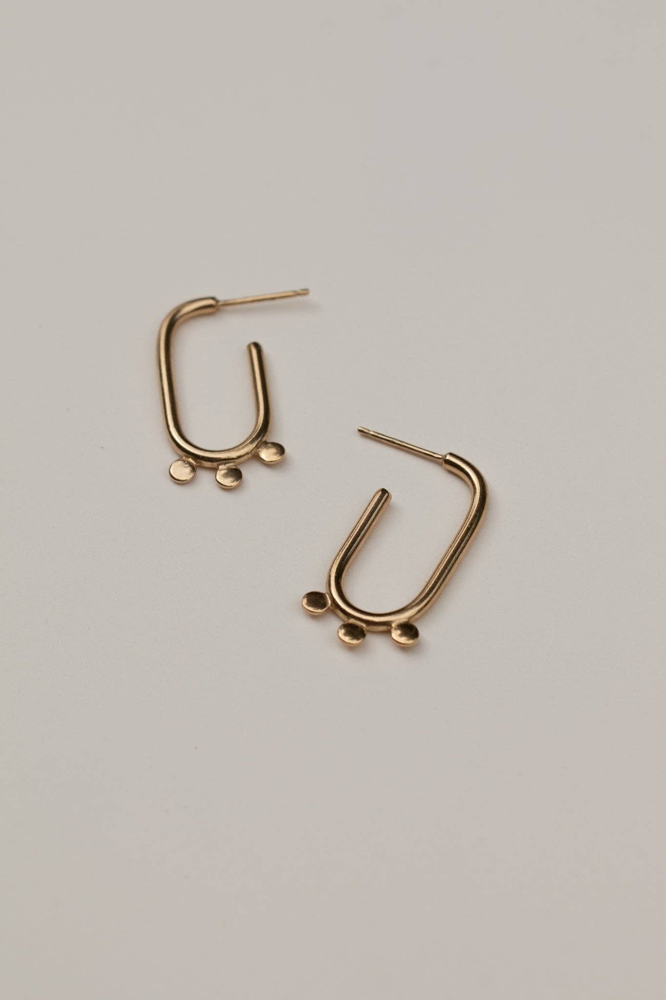YEWŌ Collective - Wholesale Hoop Earrings - Suzya Earrings3
