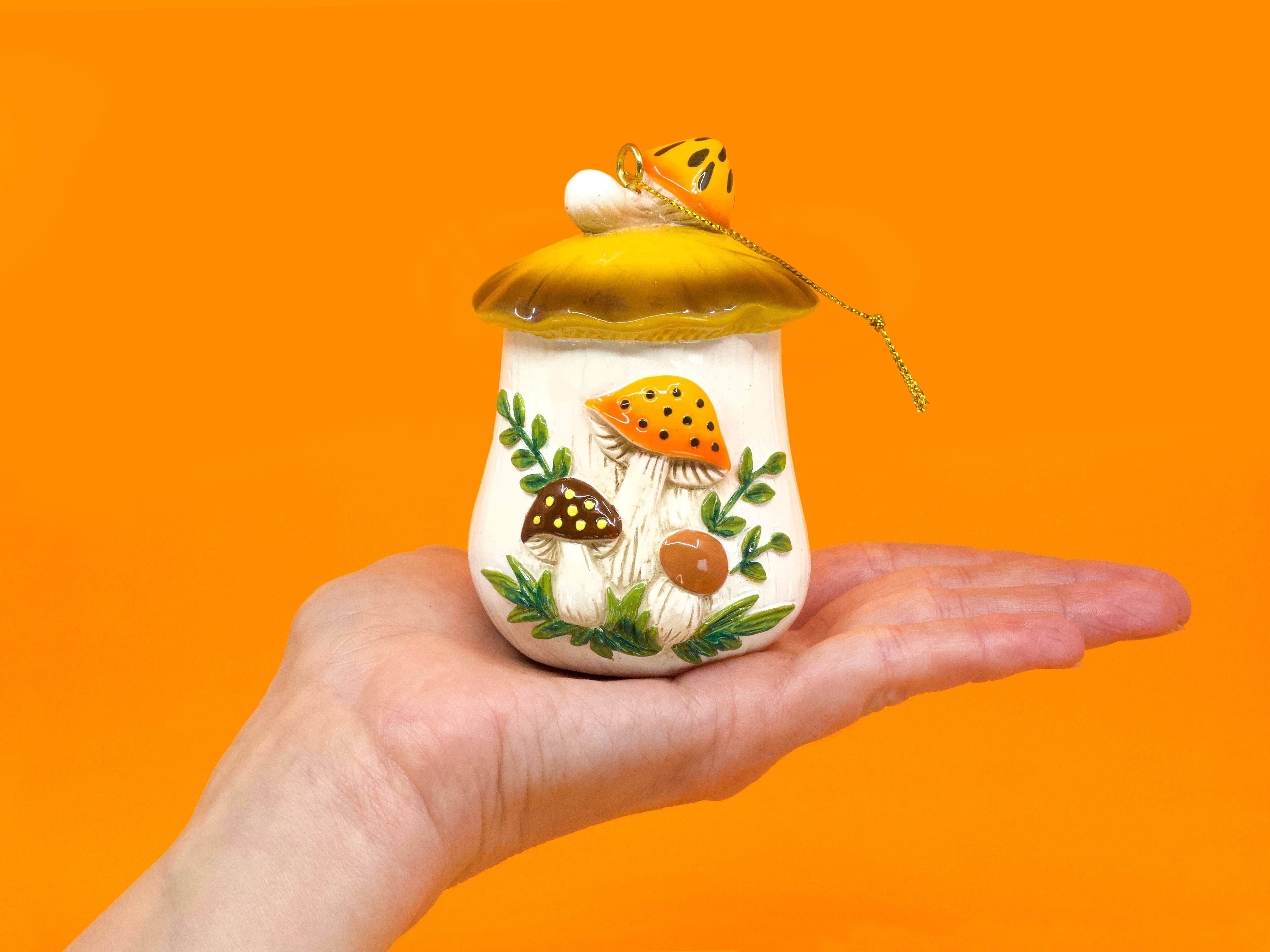 Twinkltoast - Vendita all'ingrosso Decorazione - Ornamento di Natale dipinto a mano ispirato ai funghi allegri anni '70 – Decorazione retrò per cucina5