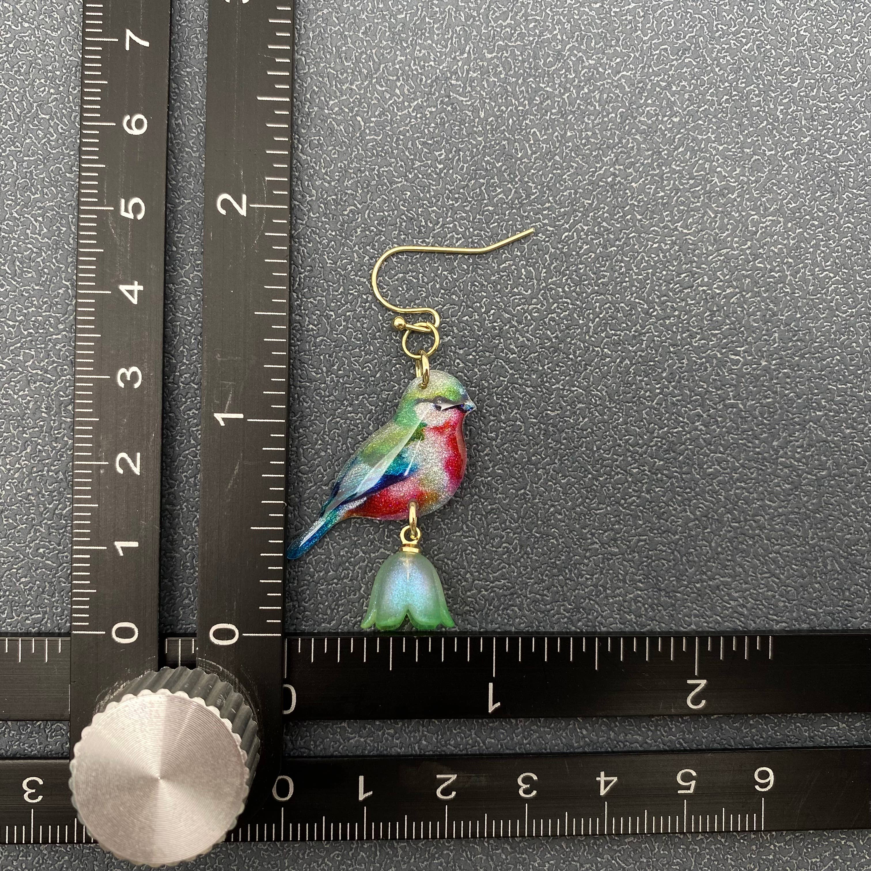 Mio Queena - Wholesale Dangle Earrings - Resin Birds Tit Picking Flowers Dangle Earrings5