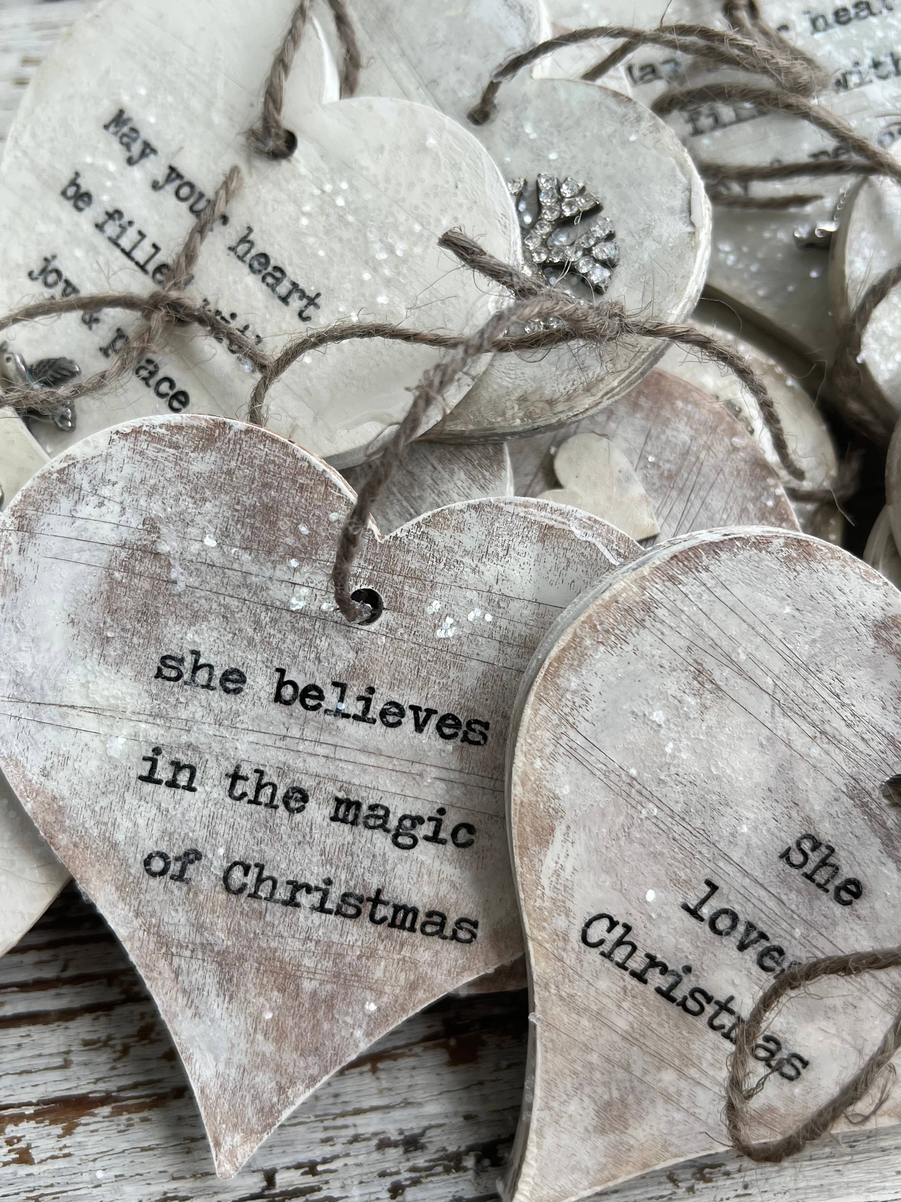 UnfiniSHEd - Vente Objets de décoration - Décoration en bois Believe en forme de cœur, décoration de Noël (C)2