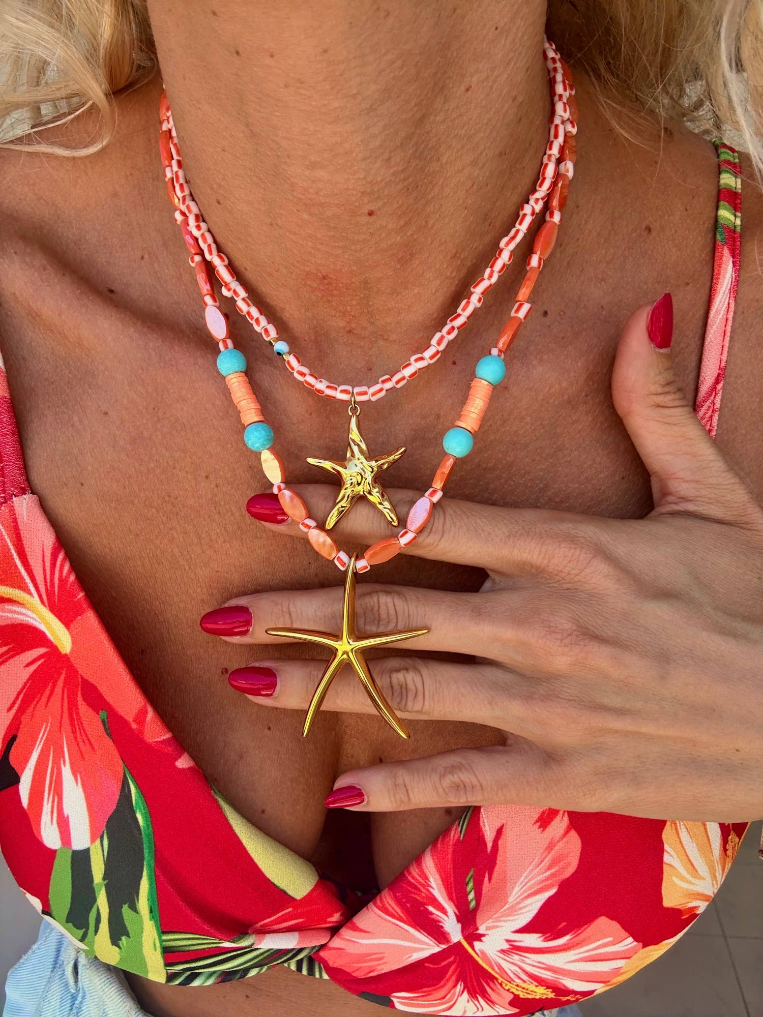 Goupi - Vente Colliers à pendentif - Colliers oranges avec perles et breloques étoile de mer dorée2