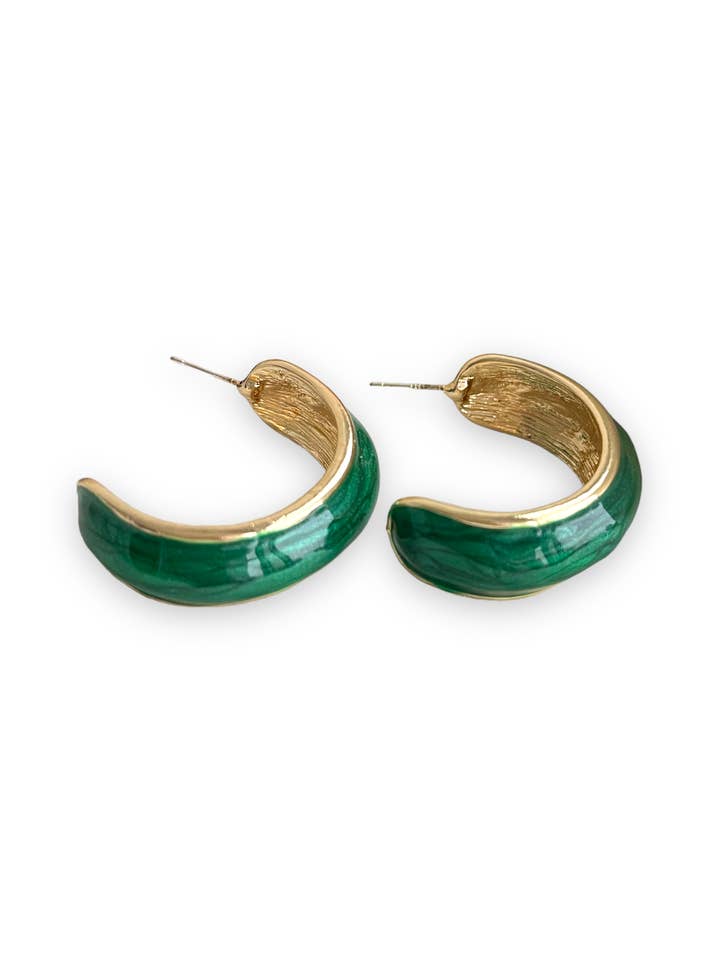Importiert — Justine Green Emaille großer Creolen-Ohrring für den Großhandel von Cherry Casa