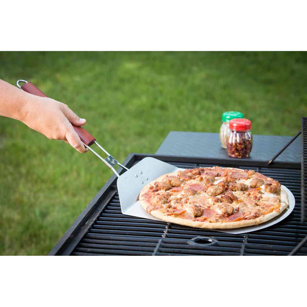 TableCraft Products Company - Wholesale Pizza Wheel - Pizza Peel with Handle1