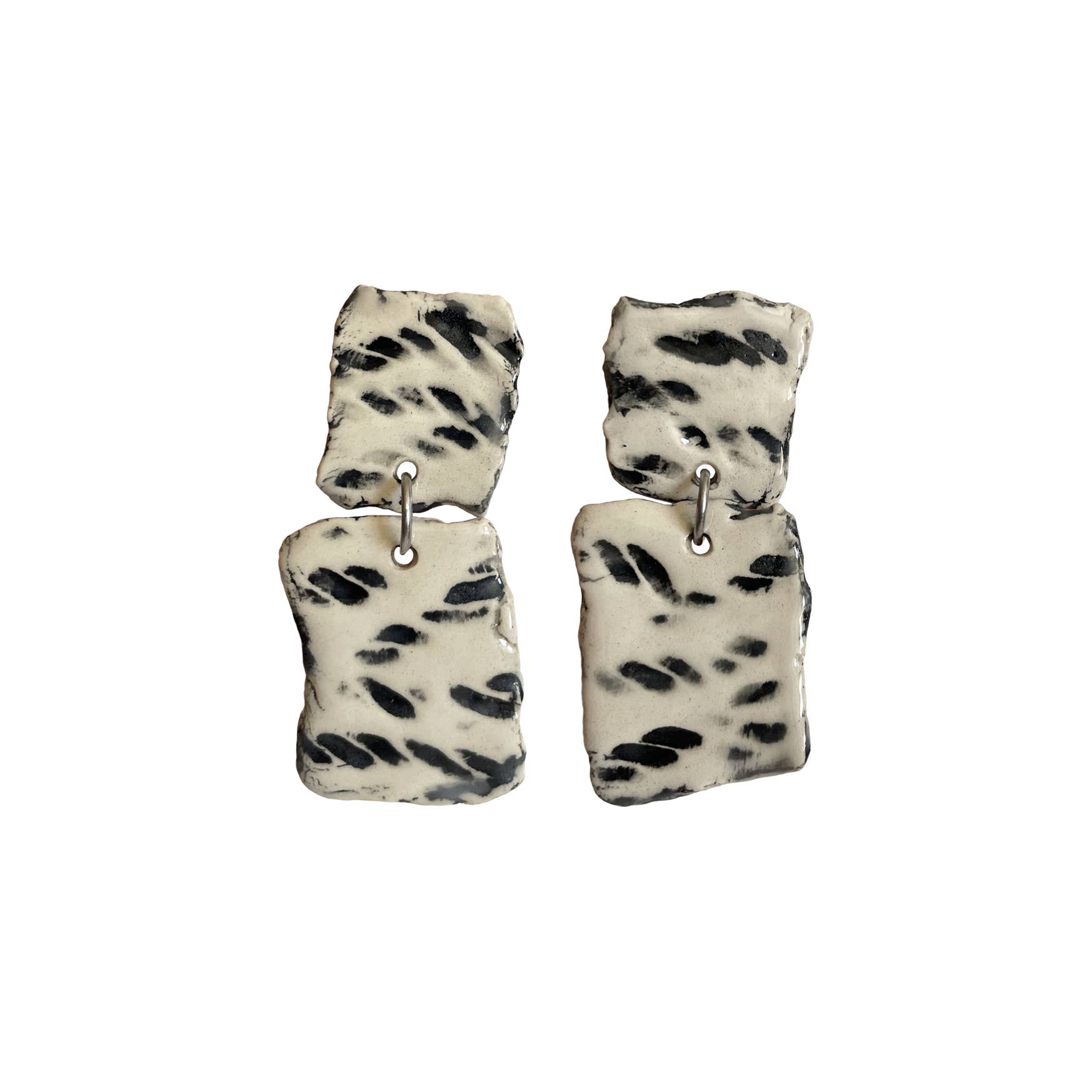Blanca Olmos Studio – Großhandel Ohrhänger – Juana schwarze und weiße Keramikohrringe
