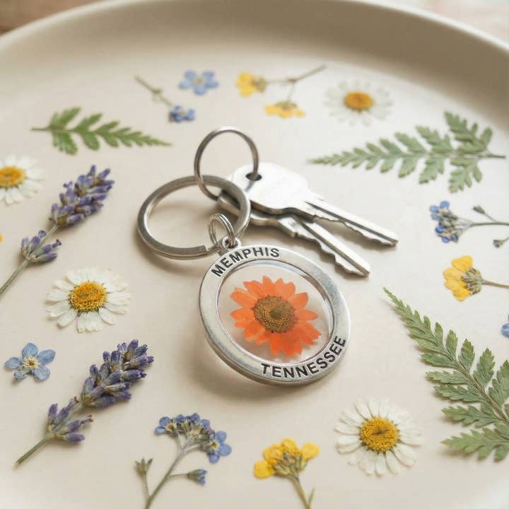 Sleutelhanger met heldere geperste bloemen voor wholesale door Sunnie Lane