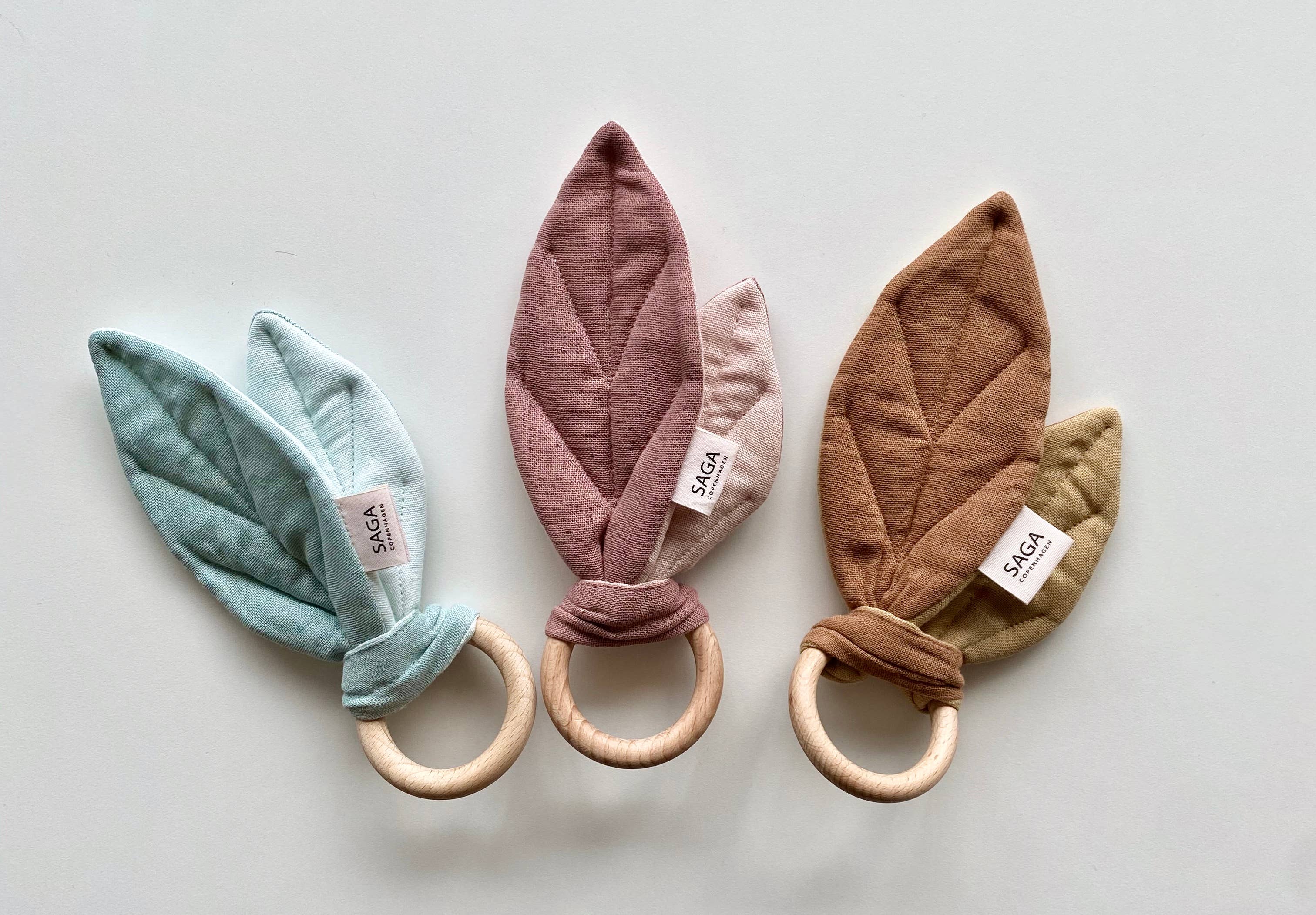 Saga Copenhagen – wholesale Teether (not clip-on) – Baby – Baby Sensory Toys - Teething Ring - Rose - Organic Cotton1