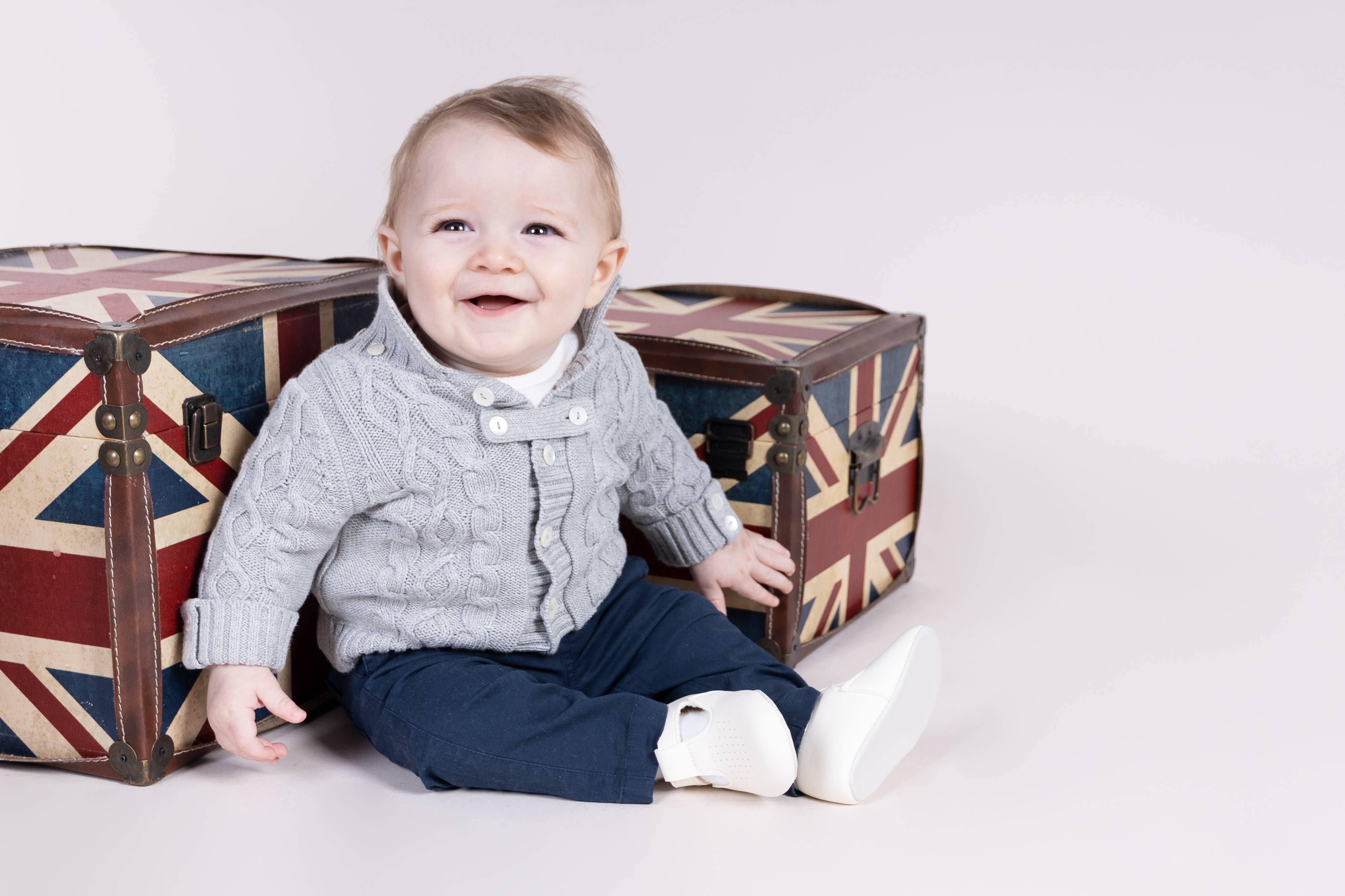 Early Days & Baypods – Engroshandel Vuggesko – til baby – B625 bløde babysko med knappet T-bar og punchet detaljer8