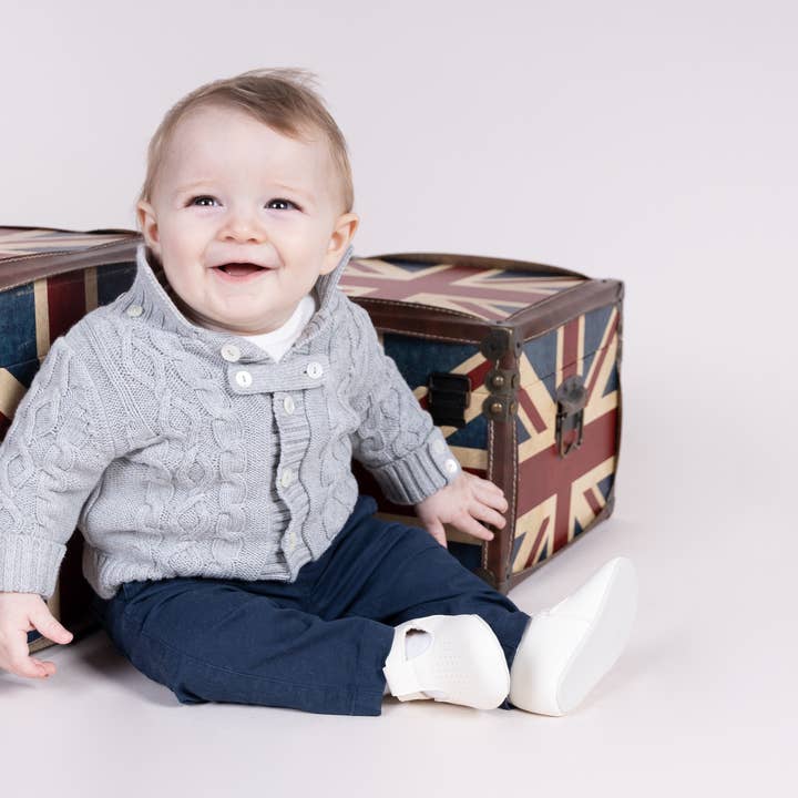 Early Days & Baypods – Engroshandel Vuggesko – til baby – B625 bløde babysko med knappet T-bar og punchet detaljer8