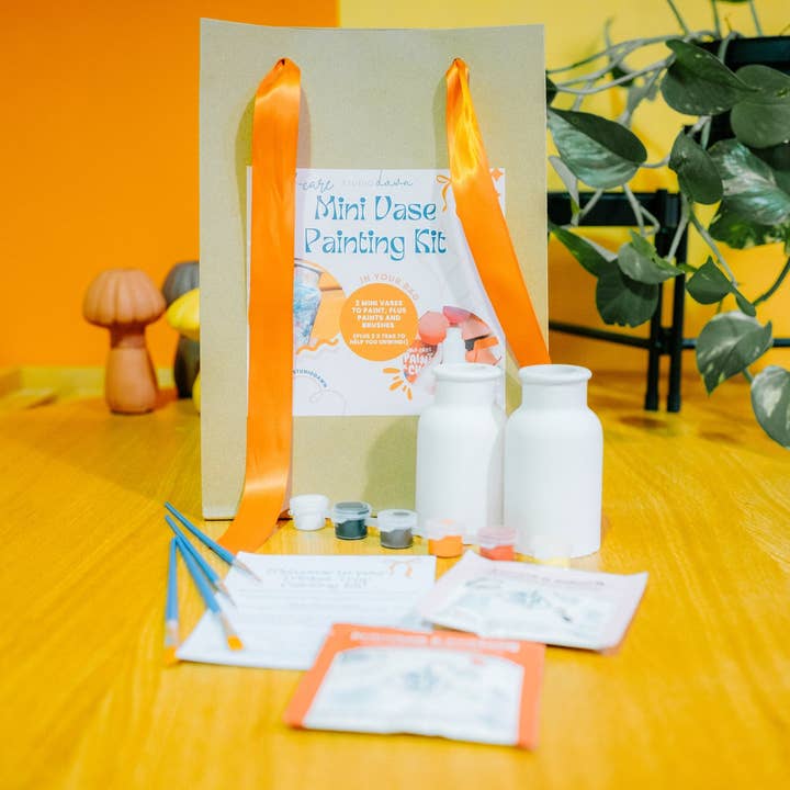 Studio Dawn - Wholesale DIY Craft Kit - Mini Vase Painting Kit1
