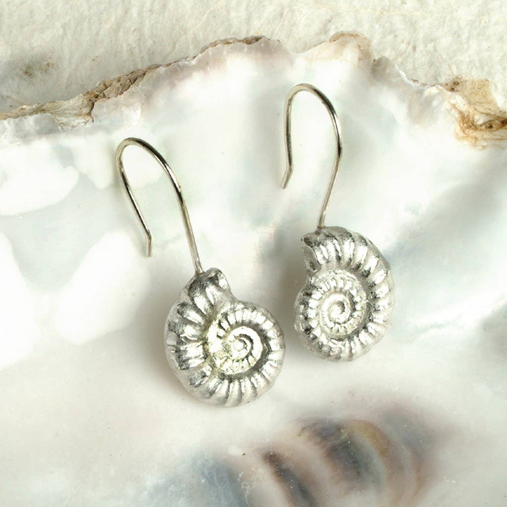 Glover & Smith – Engroshandel Hængeøreringe og creoløreringe – Ammonit Fossil Drop øreringe, Engelsk tin smykker