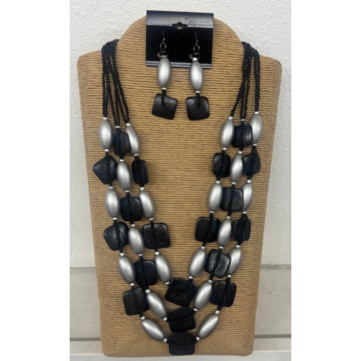 6 FIOS DE MISSANGAS PRETAS COM MADEIRA QUADRADA PRETA E PRATA por atacado de International Duru's