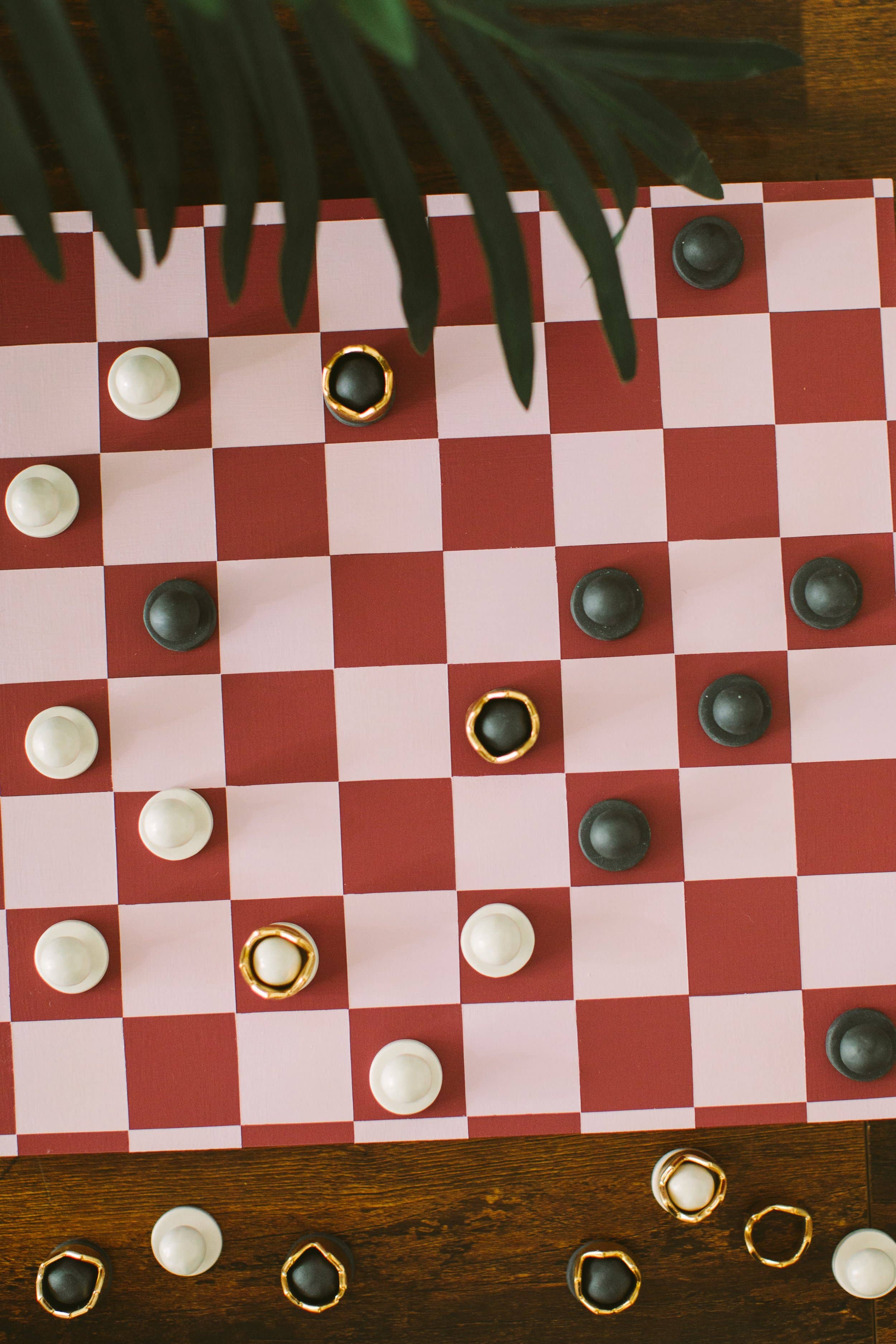 Twenty Two West - Wholesale Board Game - Queen Me Checkers1