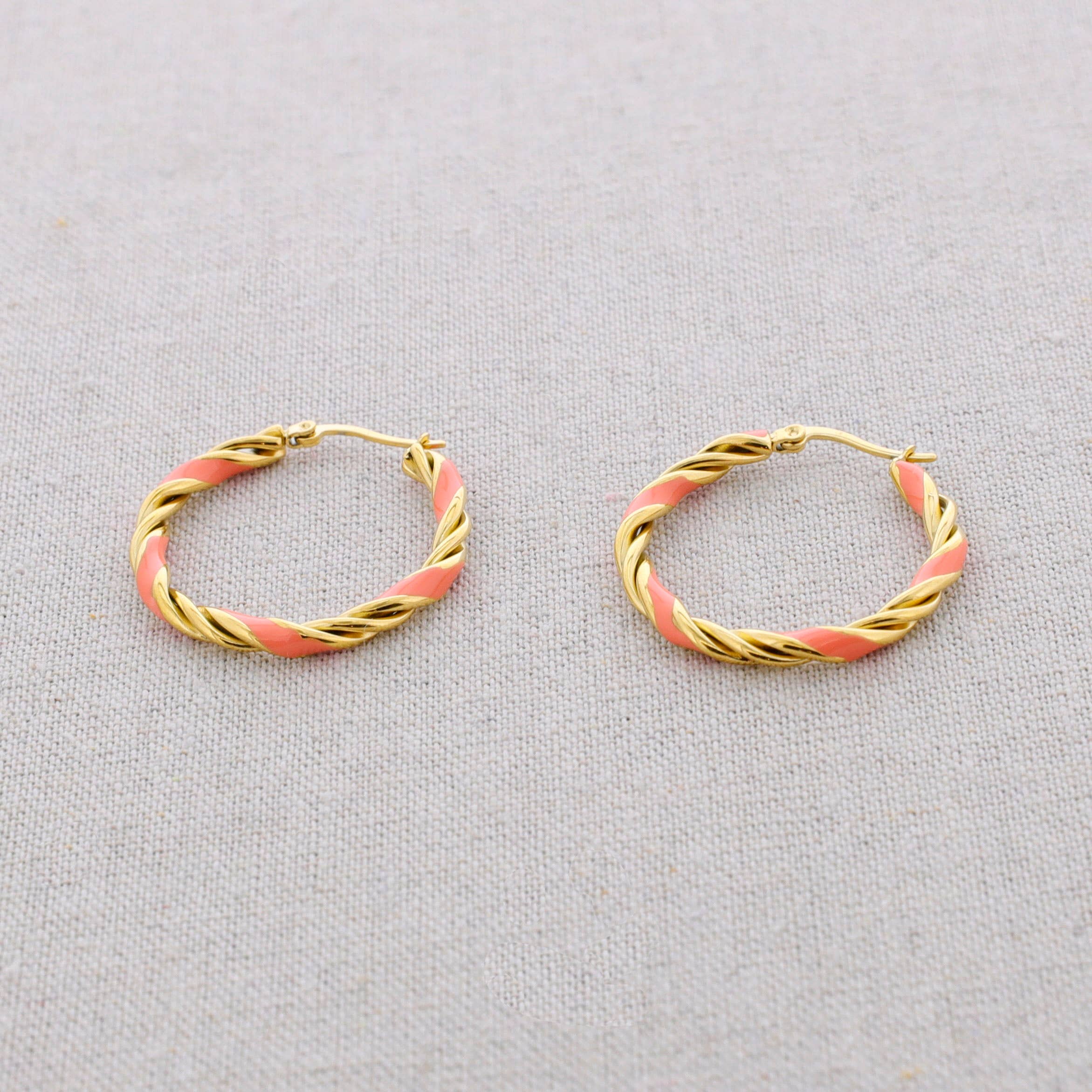 Sonata – wholesale Hoop-örhängen – Emaljerade stålringörhängen1