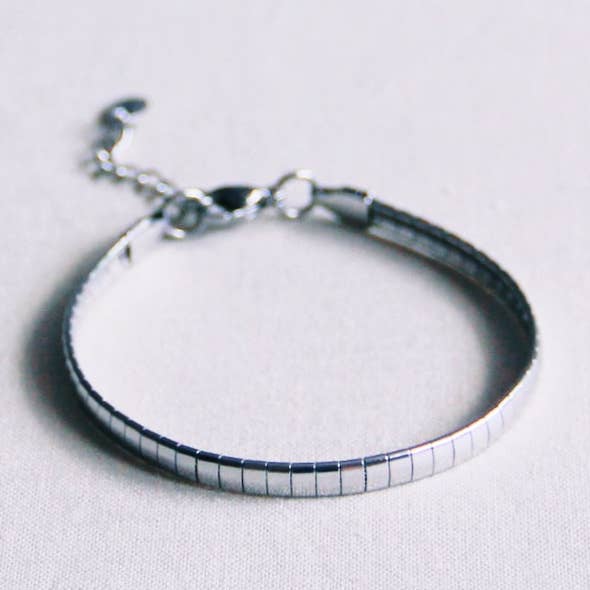 Stalen platte armband gestreept - Sliver voor wholesale door Bazou