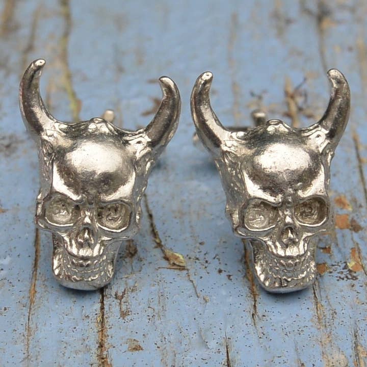 Steampunk Skull Pewter Cufflinks - Horned Hand fundido por Will por atacado de William Sturt Fine Pewter