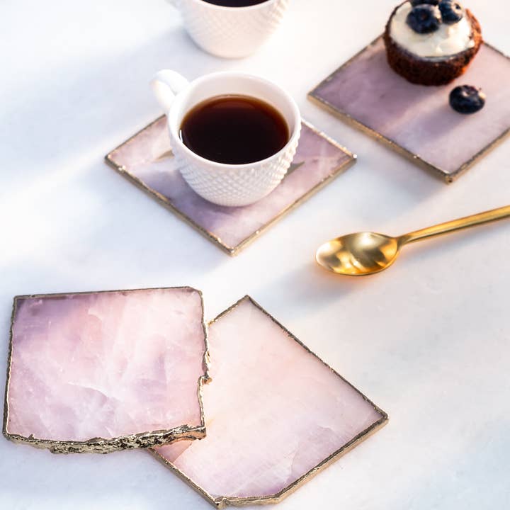 Serein Wellness – Großhandel Untersetzer – Untersetzer aus Rosenquarz mit goldenen Rändern, 4-tlg.4