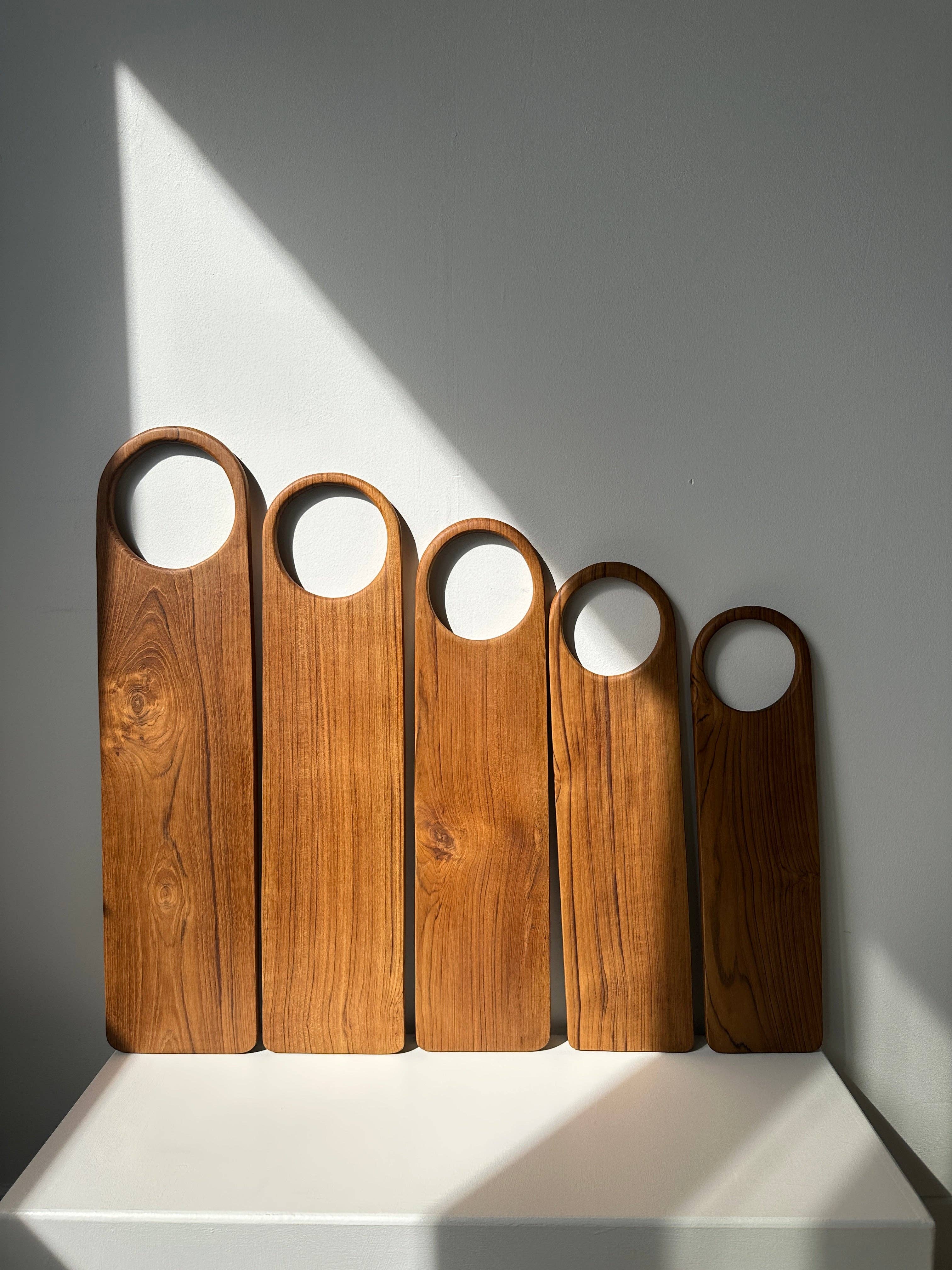 Office Objets - Wholesale Cutting Board - Monoxyle teak cutting or presentation board with handle (T3)9