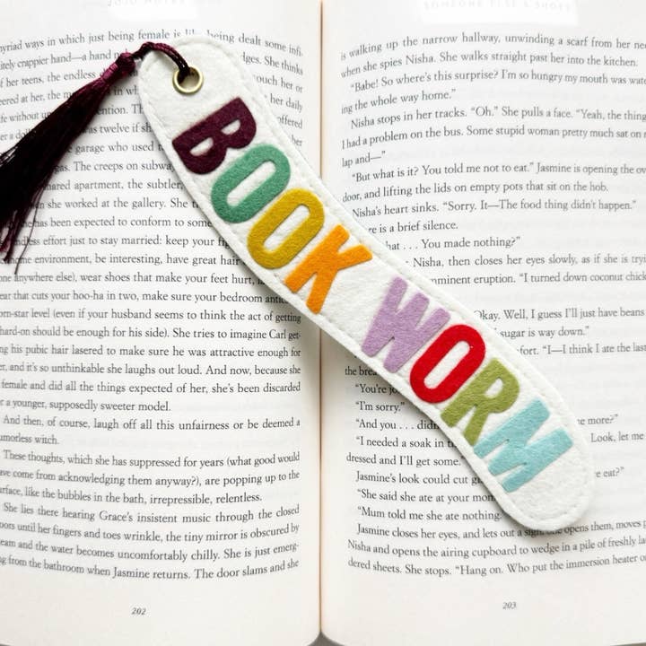 Signet de livre Book Worm pour la vente par Milo & Mollie