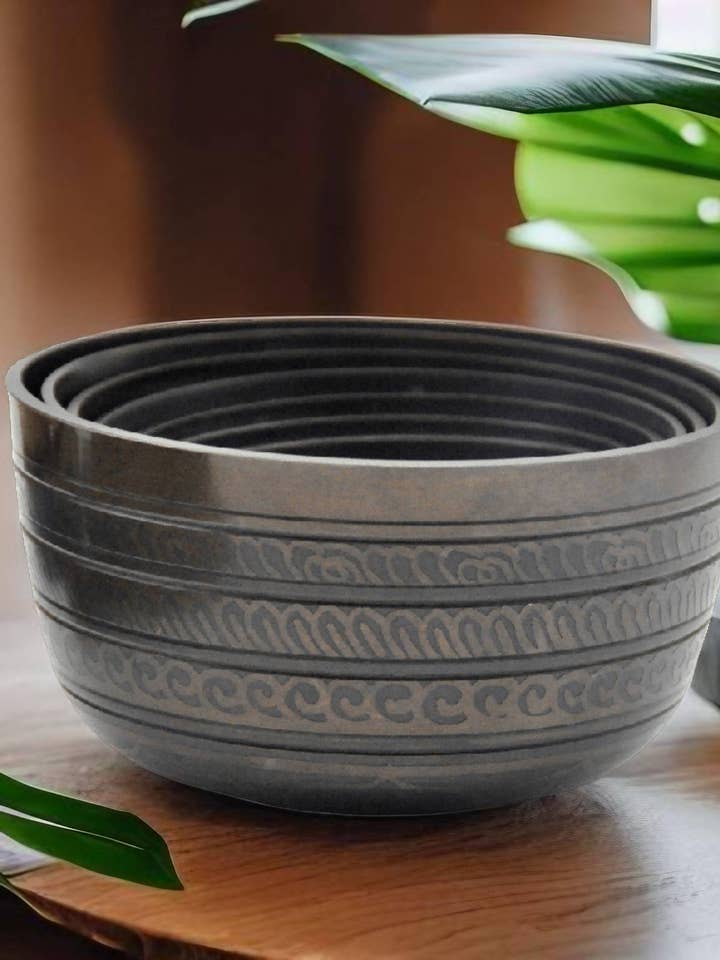 Ensemble de 7 bols à chanter oxydés à 7 chakras pour la vente par Numri Design