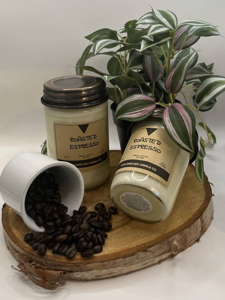 8oz Soja Glasljus - Träveke som Sprakar för wholesale av Highlands Soy Candle Co.