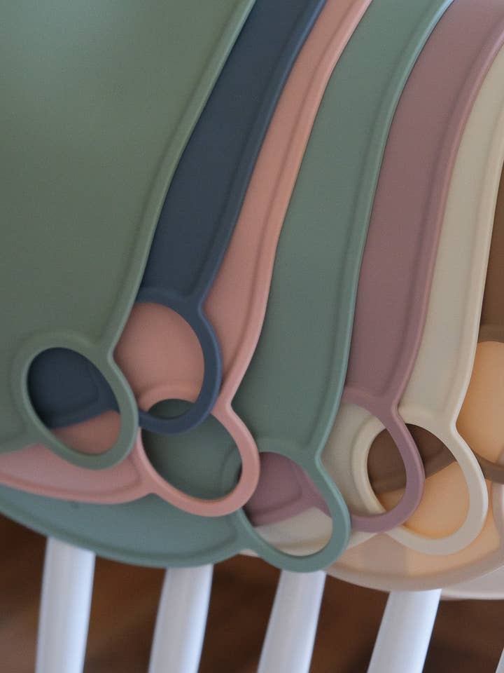 Non-slip and flexible silicone placemat for wholesale by Micasso & Co