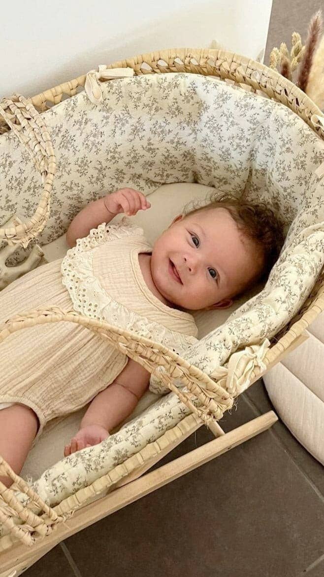 Les p'tites Merveilles de Bérénice - Wholesale Bassinet - Baby - “Louison” bassinet in ecru organic cotton double gauze with beige flowers4