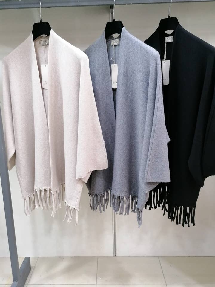 JULIA PARIS - Venta al por mayor Poncho - Mujer - Poncho abierto de punto con flecos