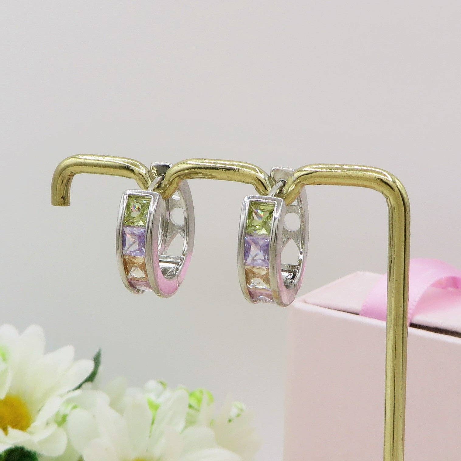 AMELIA - Orecchini cerchi zirconati RAINBOW for wholesale on Faire0