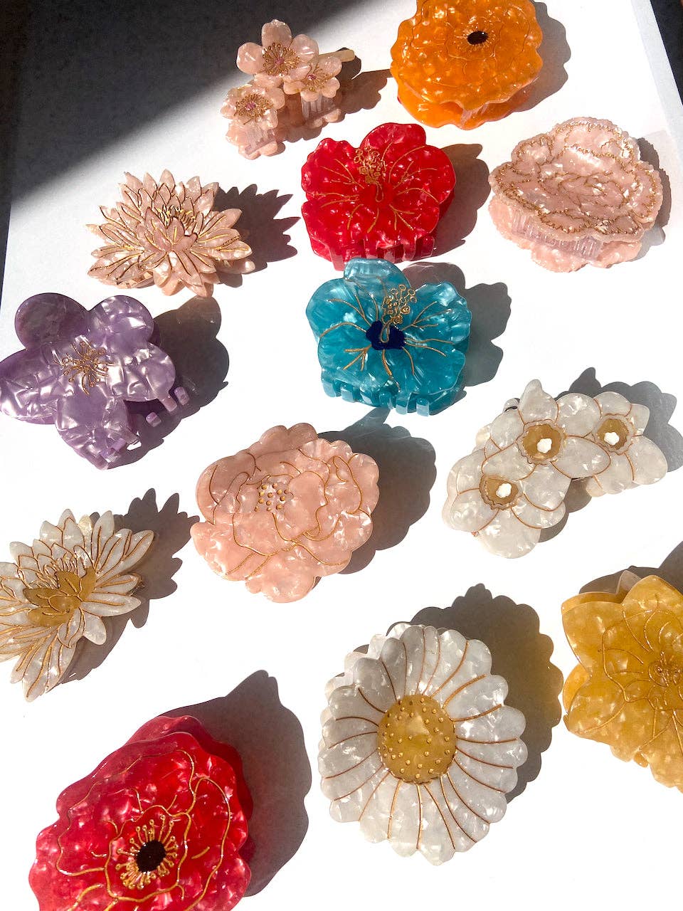 Solar Eclipse – wholesale Hårklämma - Dam – Handmålad Påsklilja Blomma Kloklämma | Mars Födelseblomma2